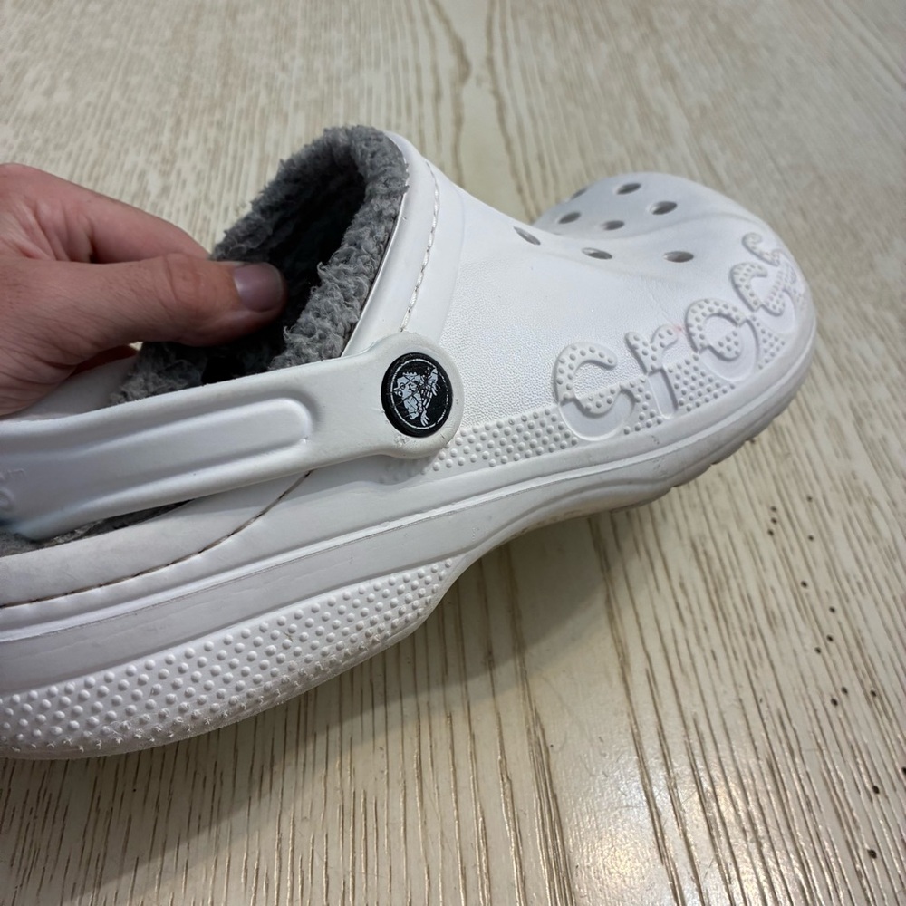 Crocs Classic Baya Fur Lined Clogs Shoes (White/Grey) - Picture 14 of 14